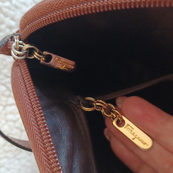 Salvatore Ferragamo Vintage Brown Leather Crossbody Bag with card - Picture 6 of 7